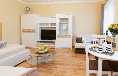 Sampeteris Apartment | Riga City Key Apartments 1 with garden view