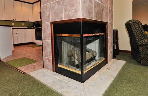 Davis House | Right beside Salamander Ski Trail! Excellent Hike/Bike Bookings Available!