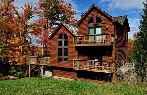 Davis House | Right beside Salamander Ski Trail! Excellent Hike/Bike Bookings Available!