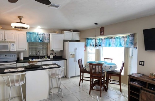 Bouvet Island Cottage | Right Direction Rentals Paradise Beach House