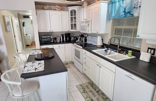 Bouvet Island Cottage | Right Direction Rentals Paradise Beach House