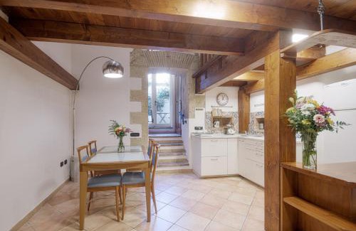 Historic Castle District Apartment | Right House - Small Garden in Old Town - Historical Castle District