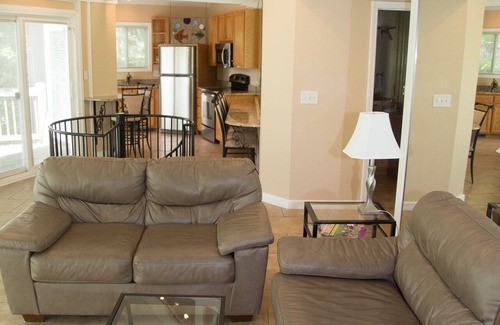 Village of Four Seasons House | RIGHT in The TREES Right on the Lake 24