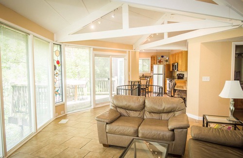 Village of Four Seasons House | RIGHT in The TREES Right on the Lake 24