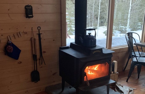Polebridge Cabin | Right in Polebridge! Walk to the Merc & Northern Lights Saloon