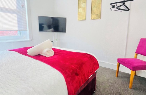 Southsea House | Right in the heart of Portsmouth, less than 10 minutes walk from the beach!