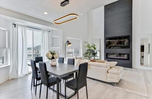 Vineyard House | Right off Freeway Quiet Neighborhood King Bed