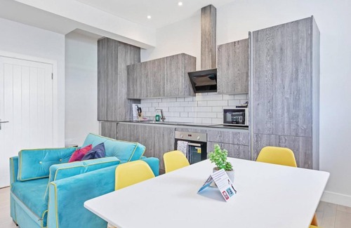 Montpelier Apartment | Right On : Bright On Apartment 1F - City Centre Luxury Apartments