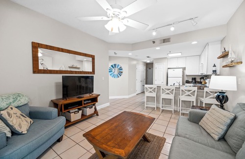 Gulf Shores Condo | RIGHT ON THE BEACH: 3 POOLS INCLUDING A ZERO GRAVITY POOL: Book for fall/winter