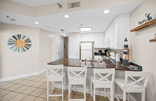 Gulf Shores Condo | RIGHT ON THE BEACH: 3 POOLS INCLUDING A ZERO GRAVITY POOL: Book for fall/winter