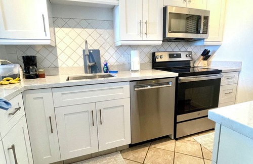 Kihei Condo | RIGHT ON THE OCEAN WITH STUNNING VIEWS - AIR CONDITIONING
