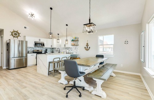 Surfside Beach House | Right on the sandy BEACH, Hot Tub!