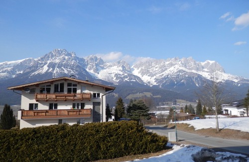 Ellmau Apartment | Right on the ski slope leading to the new Hartkaiserbahn in Ellmau.