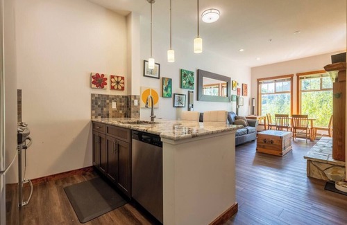 East Kootenay Condo | Right on the Slopes. Beautiful Views.