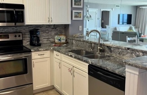 Destin Condo | RIGHT ON THE SUGAR, WHITE, SAND BEACH! AWESOME VIEW!