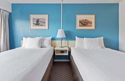 Kahului Hotel | Right on the Water! 4 Great Units, Pets Allowed, Steps to Ho’aloha Park Beach!