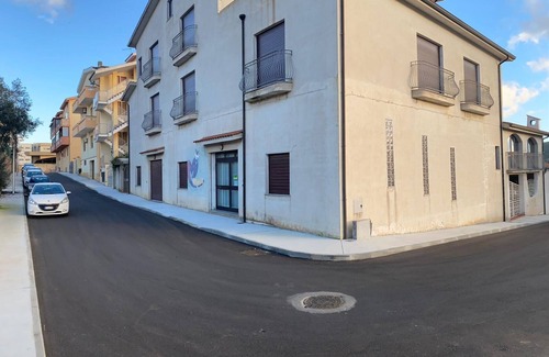 Iglesias Historic Centre Apartment | Rilassati nella Nostra Suite Camilla: Un Ambiente Familiare Vicino al Centro