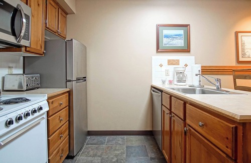 Snowshoe Condo | Rimfire 162 Cozy STUDIO in the heart of the Village!