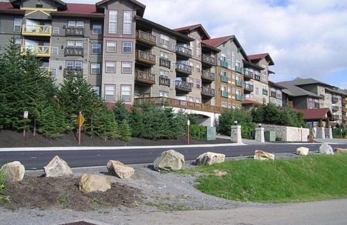 Snowshoe Condo | Rimfire Lodge 247 - Deluxe 1 Bedroom in the Village