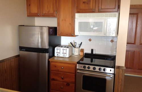 Snowshoe Condo | Rimfire Lodge 307 - Deluxe Full Studio with Full Kitchen, Sleeps 4