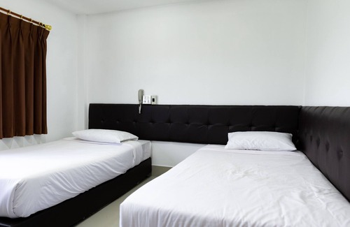 Phra Pradaeng Hotel | Rimnam Hotel Suk Sawat 70