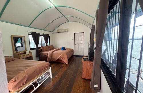 Ko Sichang Hotel | Rimtalay Resort Koh Si Chang
