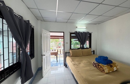 Ko Sichang Hotel | Rimtalay Resort Koh Si Chang