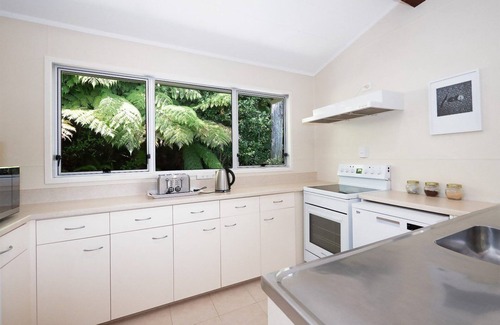 Paihia House | Rimu - Paihia Holiday Home