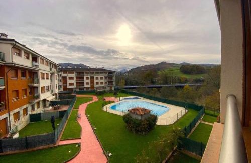 Cangas de Onis Apartment | Rincón con piscina en Picos de Europa