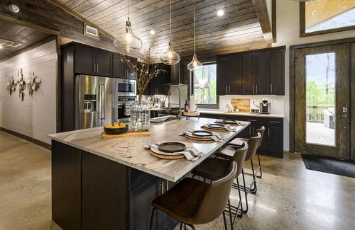 Hochatown House | Ring of Fire: 6BR & 6 Bath - Sleeps 24 - Hot tub, pool table, basketball court