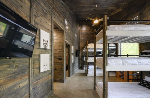 Hochatown House | Ring of Fire: 6BR & 6 Bath - Sleeps 24 - Hot tub, pool table, basketball court