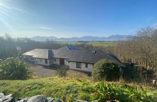 Killarney House | Ring of Kerry 4 Bedroom House with private garden, table tennis