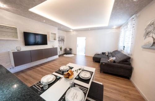 Bayreuth Apartment | Ring48 City Living - modernes Wohnen mit Wohlfühlambiente mitten im Stadtzentrum - vollausgestattete Küche, Bad mit Duschbadewanne, Parkplatz