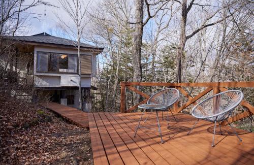 Tsumagoi House | rinne 2nd living Kitakaruizawa Forest