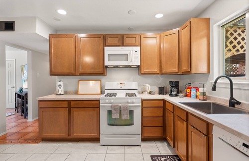 Pat Hurley House | Rio Grande Retreat a 3-bedroom house with Wi-Fi and A/C