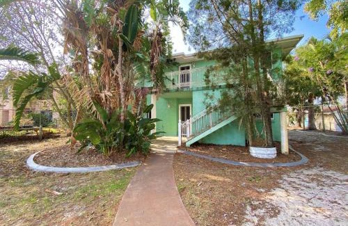 Traviston House | Rio Vista - Burrum Heads - Riverfront - 2BR - Large Yard