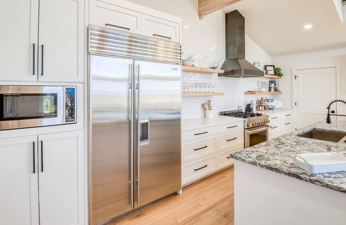 Kiwanda Shores House | Rip Tide Beach House! Single-Level Haystack Rock Views, Chic Kitchen, King Suite