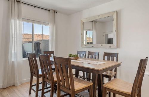 St. George House | Ripples and Rocks Adventure House townhouse