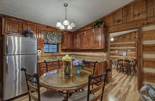 Cosby Cabin | Rippling Waters: Your Smoky Mnt Escape is Simply Stream-ing with Relaxation!