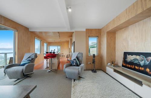 Raumati South House | Rippling Waves Lookout - Raumati South Home