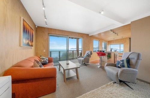 Raumati South House | Rippling Waves Lookout - Raumati South Home