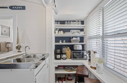 Downtown Apartment | RIPTIDES ~Stylish Studio Located in a Central Location Near All the Action!