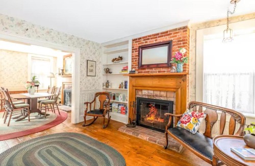 Galena House | Rise Getaways at Briarstone Inn Entire House