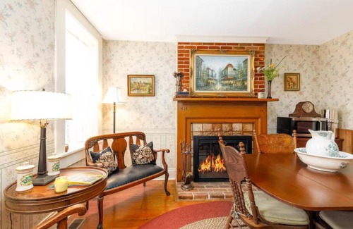 Galena House | Rise Getaways at Briarstone Inn Entire House
