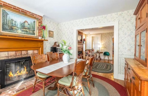 Galena House | Rise Getaways at Briarstone Inn Entire House