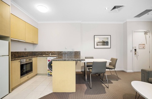 Melbourne Central Business District Apartment | Rise & Shine in our 1B Apartment with the best of Melbourne CBD on your doorstep