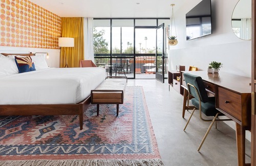 Alhambra Hotel | Rise Uptown Hotel