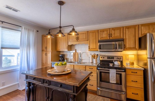 Blowing Rock House | Rising On Main Suite 210