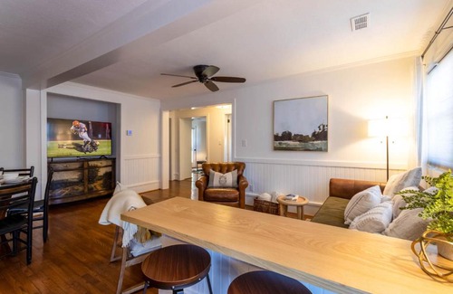 Blowing Rock House | Rising On Main Suite 210