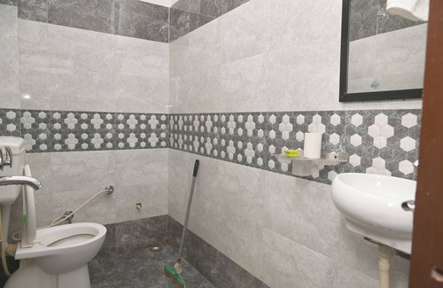 Lake Swaroop Sagar Hotel | Rising Shemesh